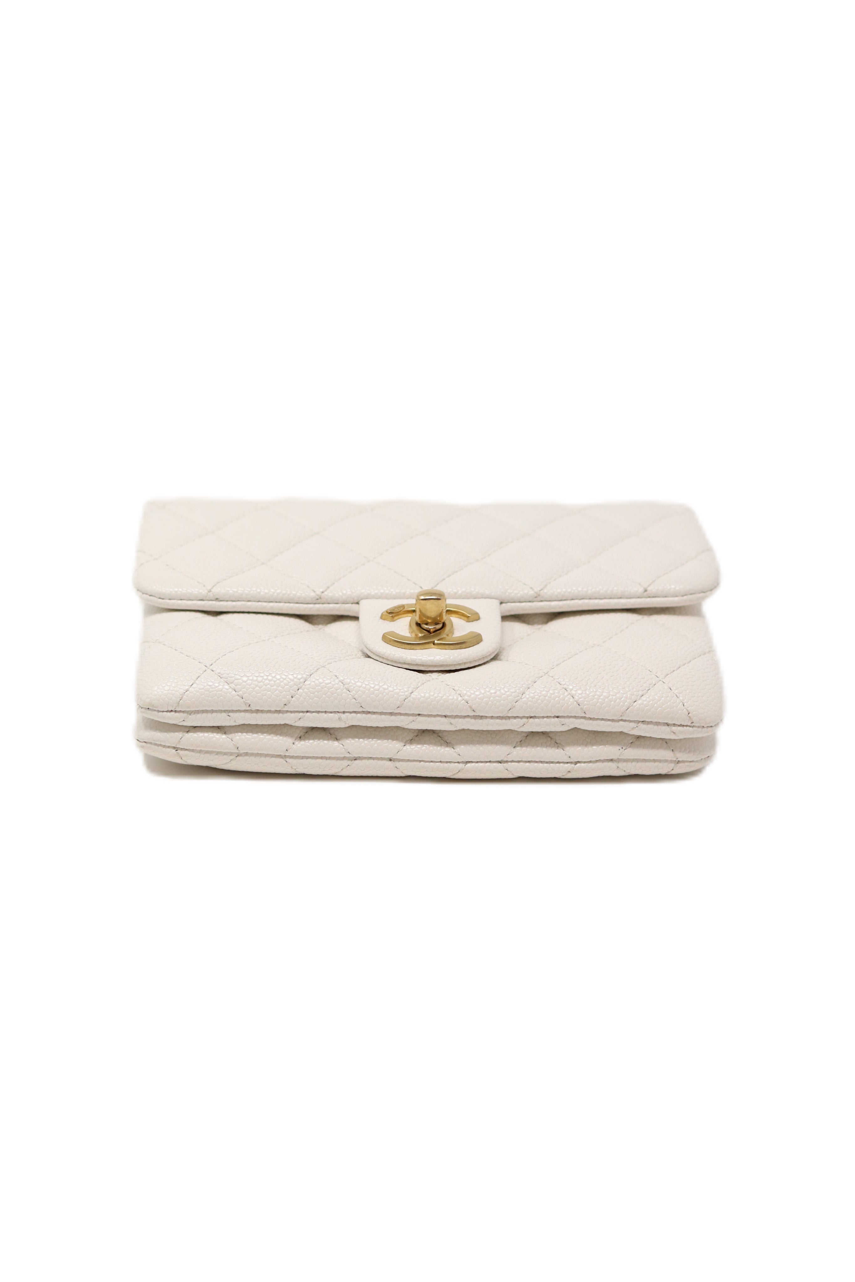 Pre-Owned Chanel 2022 White Caviar Logo Belt Bag