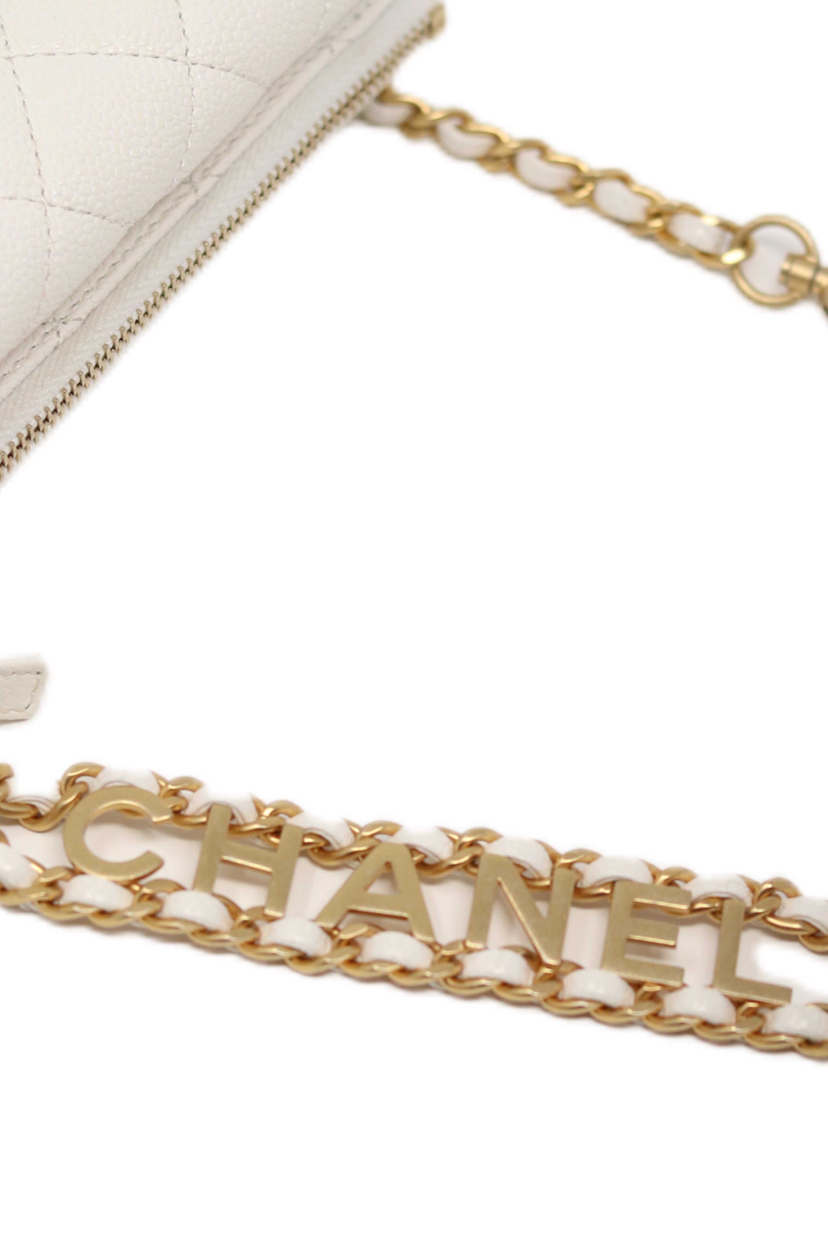Pre-Owned Chanel 2022 White Caviar Logo Belt Bag
