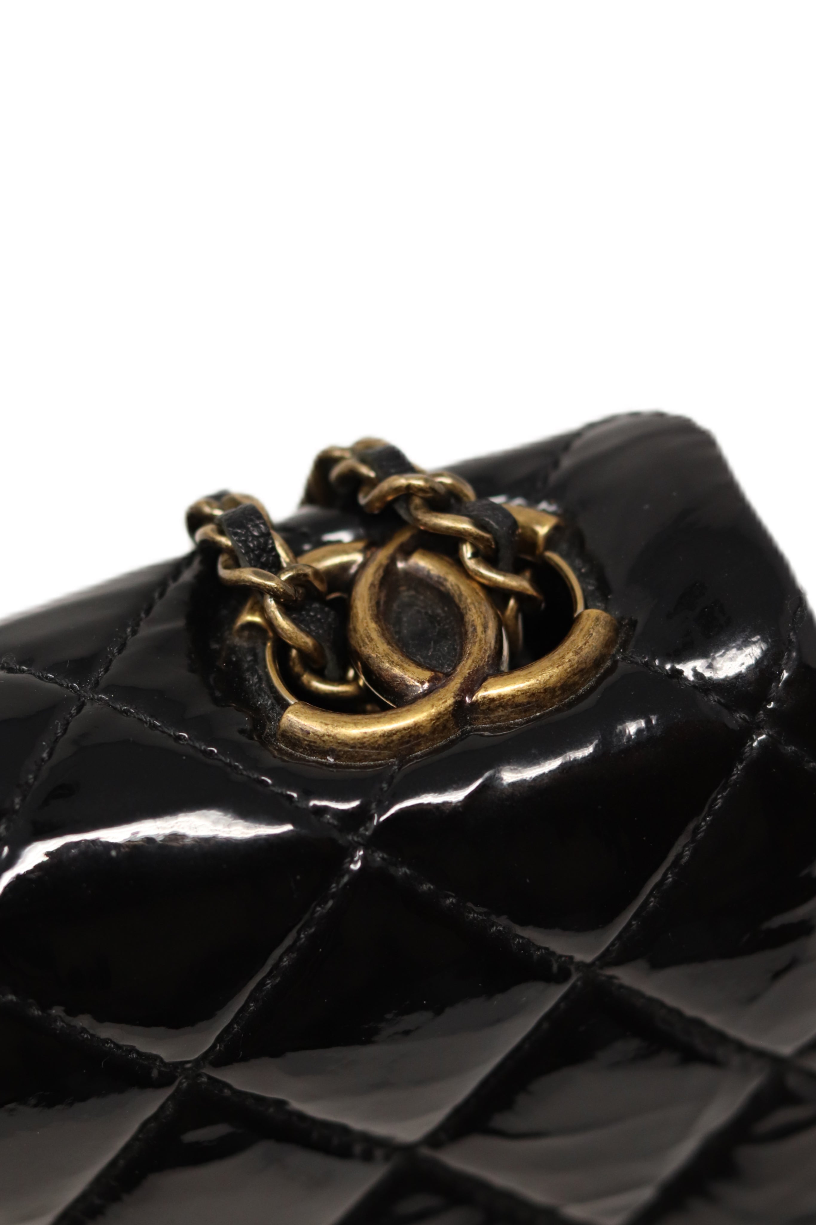 Pre-Owned Chanel 2015-2016 Patent&Calfskin Flap Bag Black