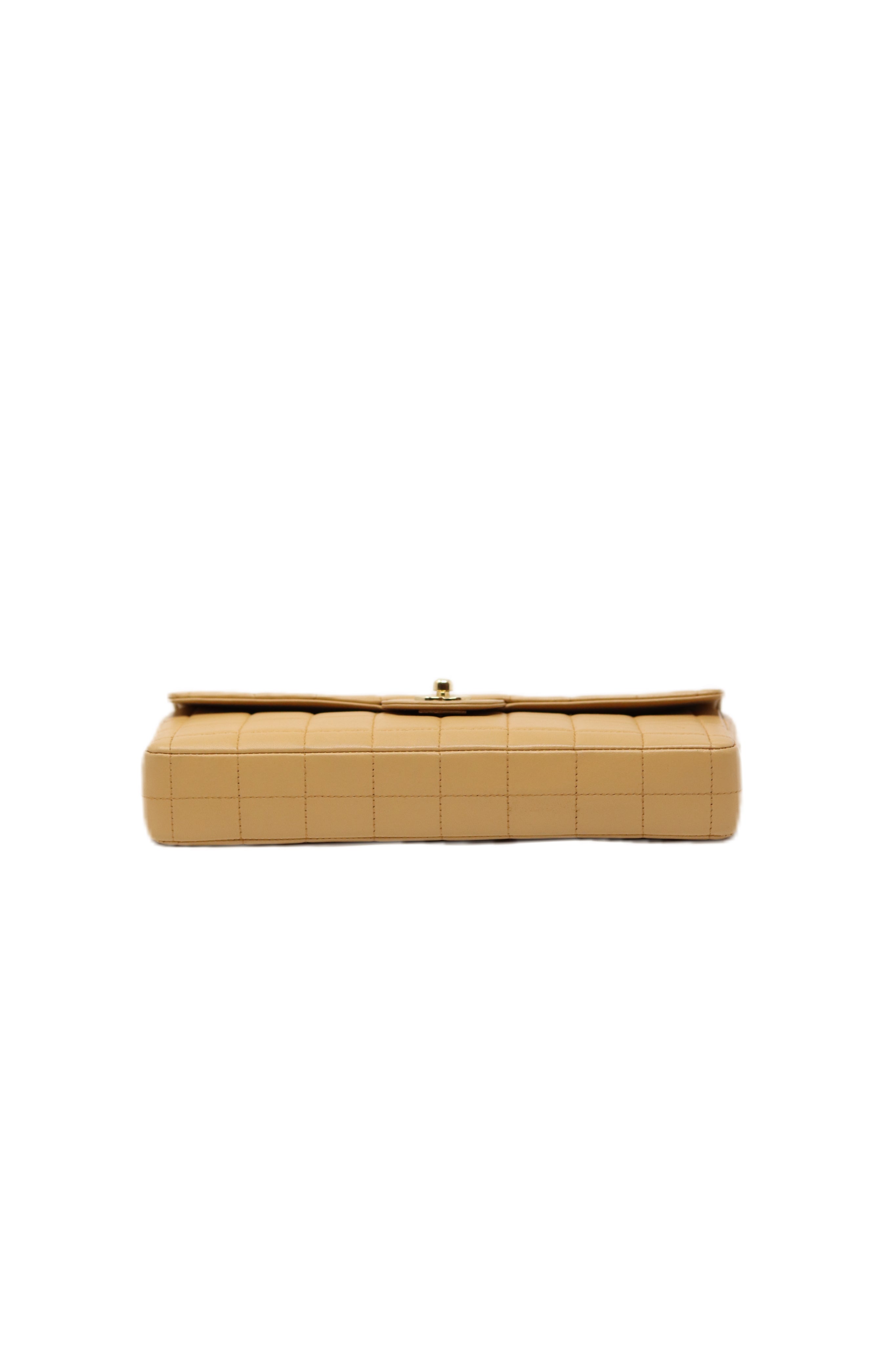 Pre-Owned CHANEL 2002-2003 Chocolate Bar Shoulder Bag Beige