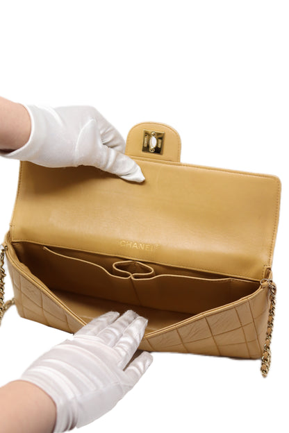 Pre-Owned CHANEL 2002-2003 Chocolate Bar Shoulder Bag Beige