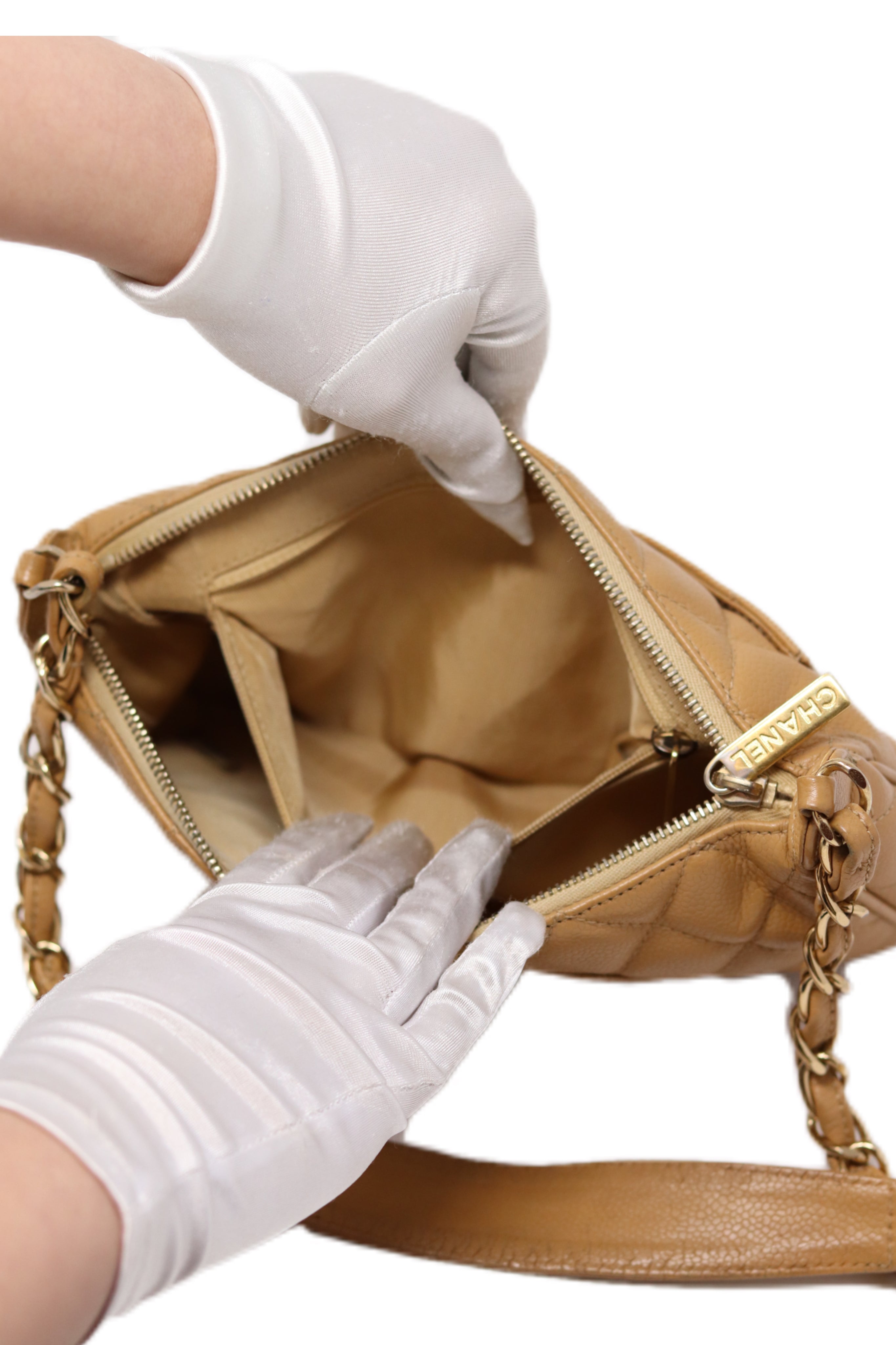 Pre-Owned CHANEL 2003-2004 Hobo Bag Beige Caviar