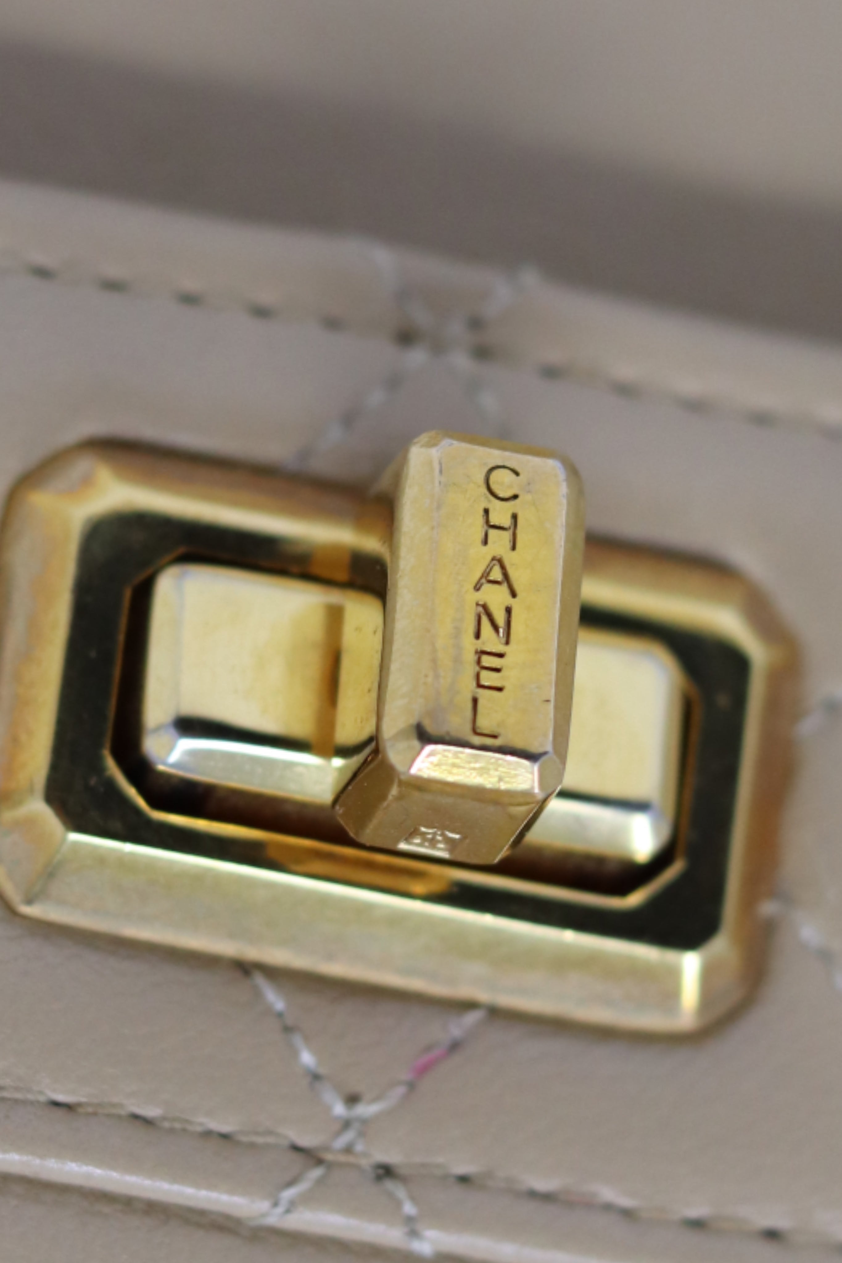 Pre-Owned CHANEL 1989-1991 Beige Lambskin Mademoiselle Lock Trapezoid Flap