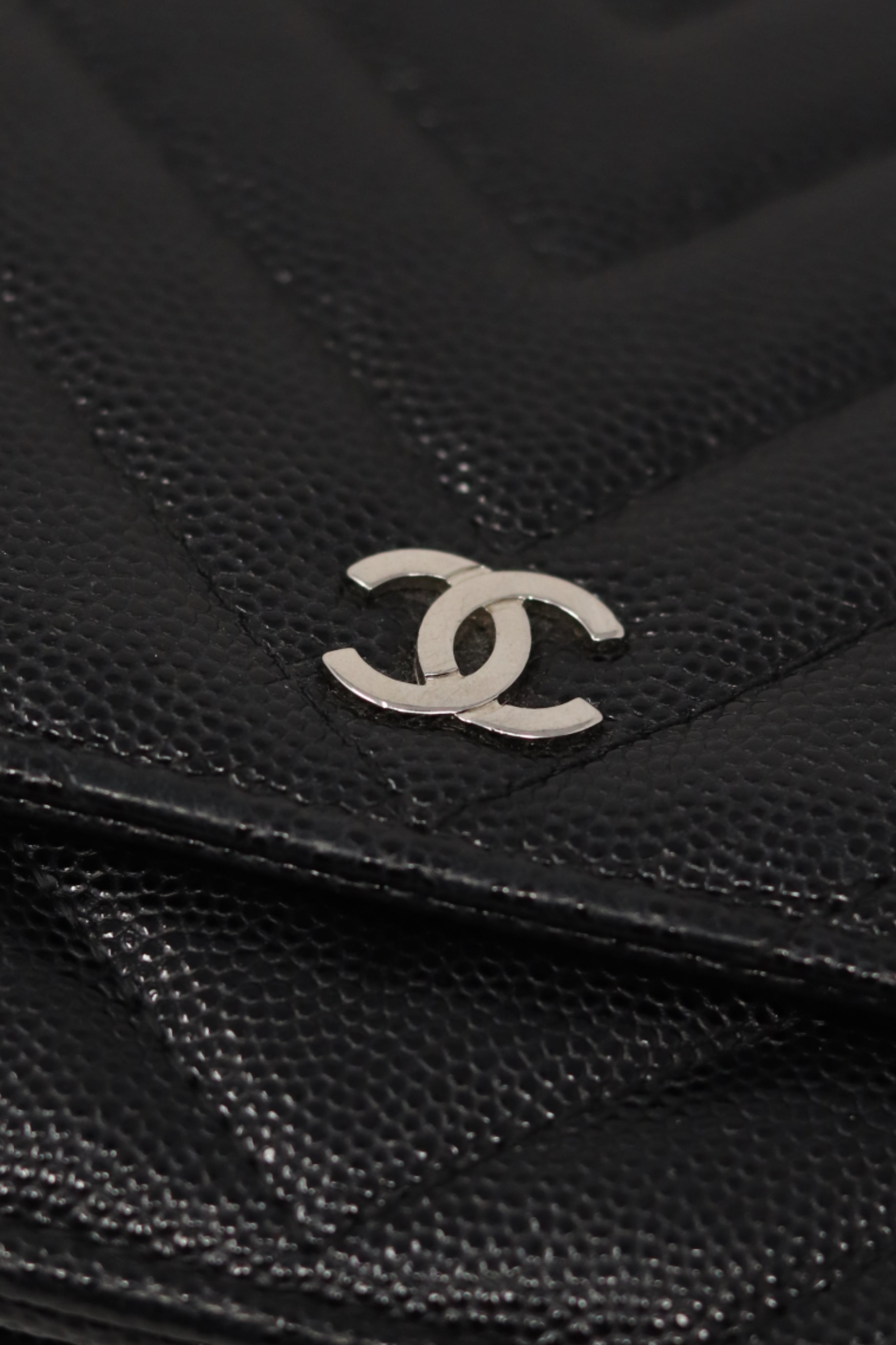 Pre-Owned Chanel 2017-2018 V Pattern Wallet On Chain Black