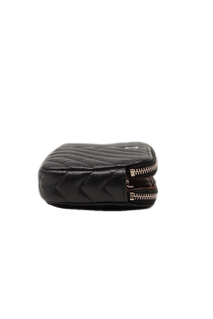 Pre-Owned Chanel V Pattern Double zip wallet on chain