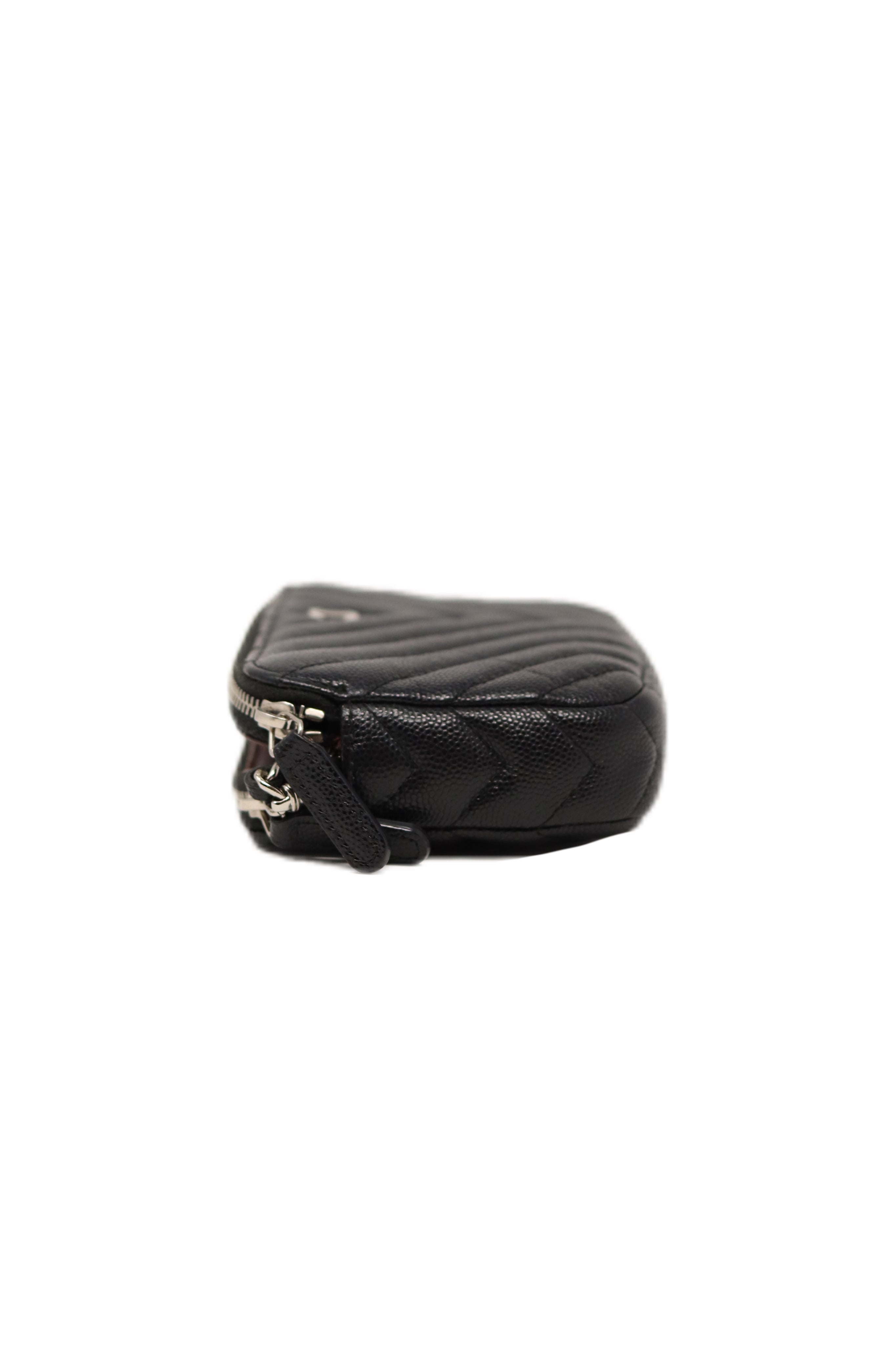 Pre-Owned Chanel V Pattern Double zip wallet on chain