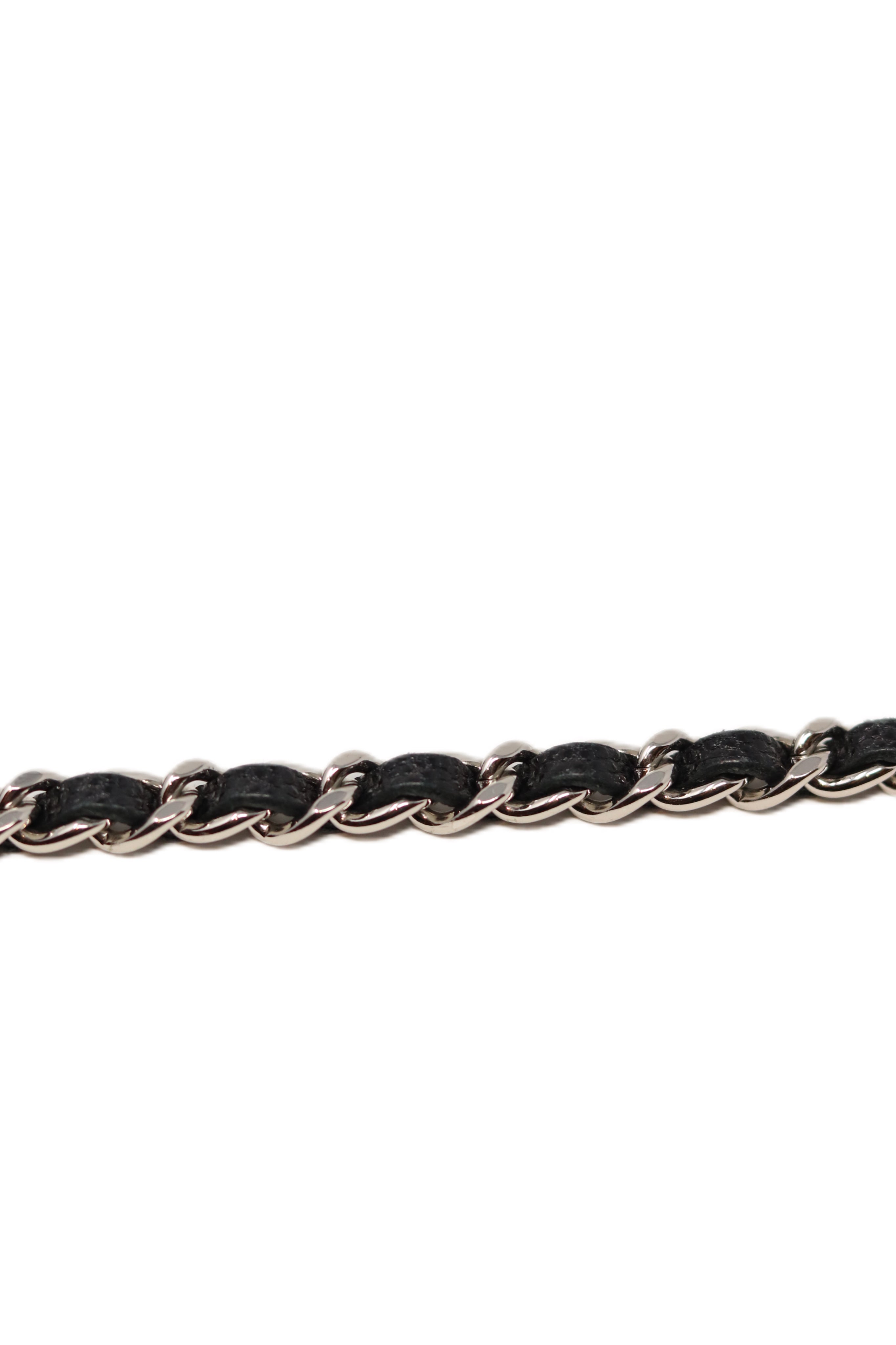 Pre-Owned Chanel V Pattern Double zip wallet on chain