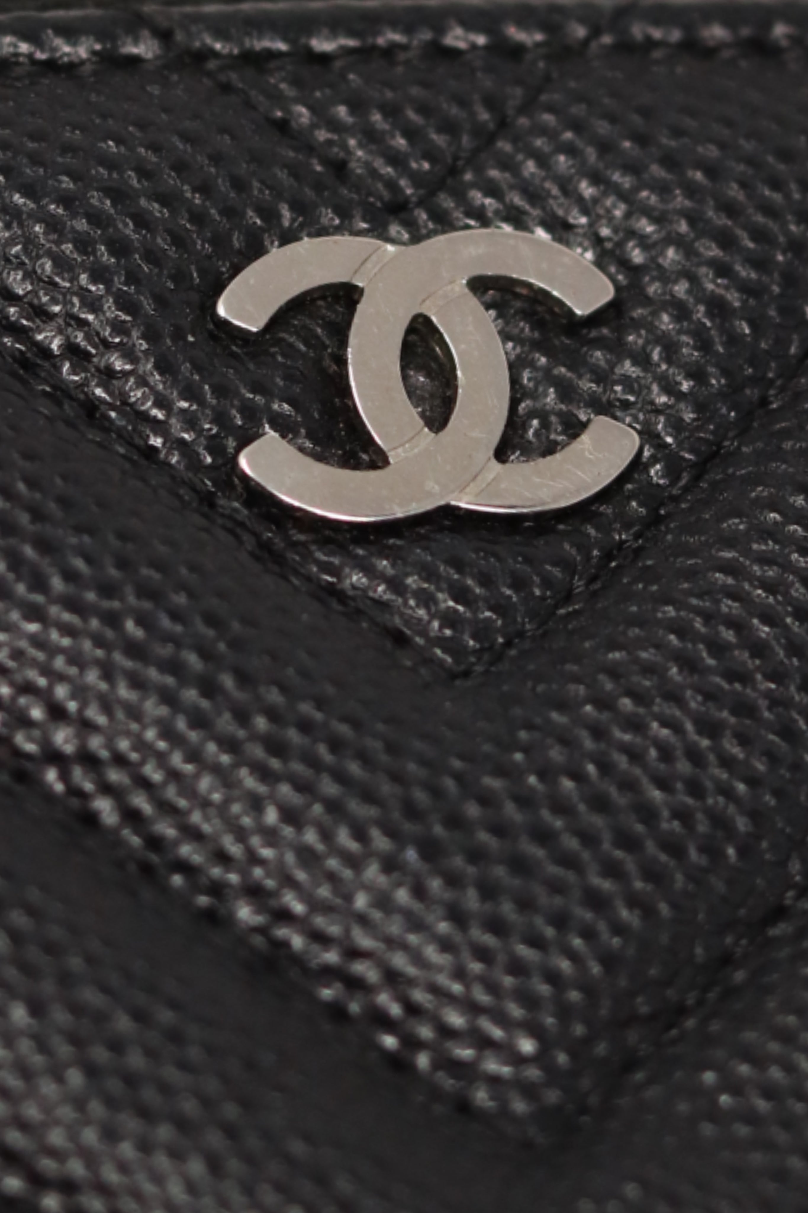 Pre-Owned Chanel V Pattern Double zip wallet on chain