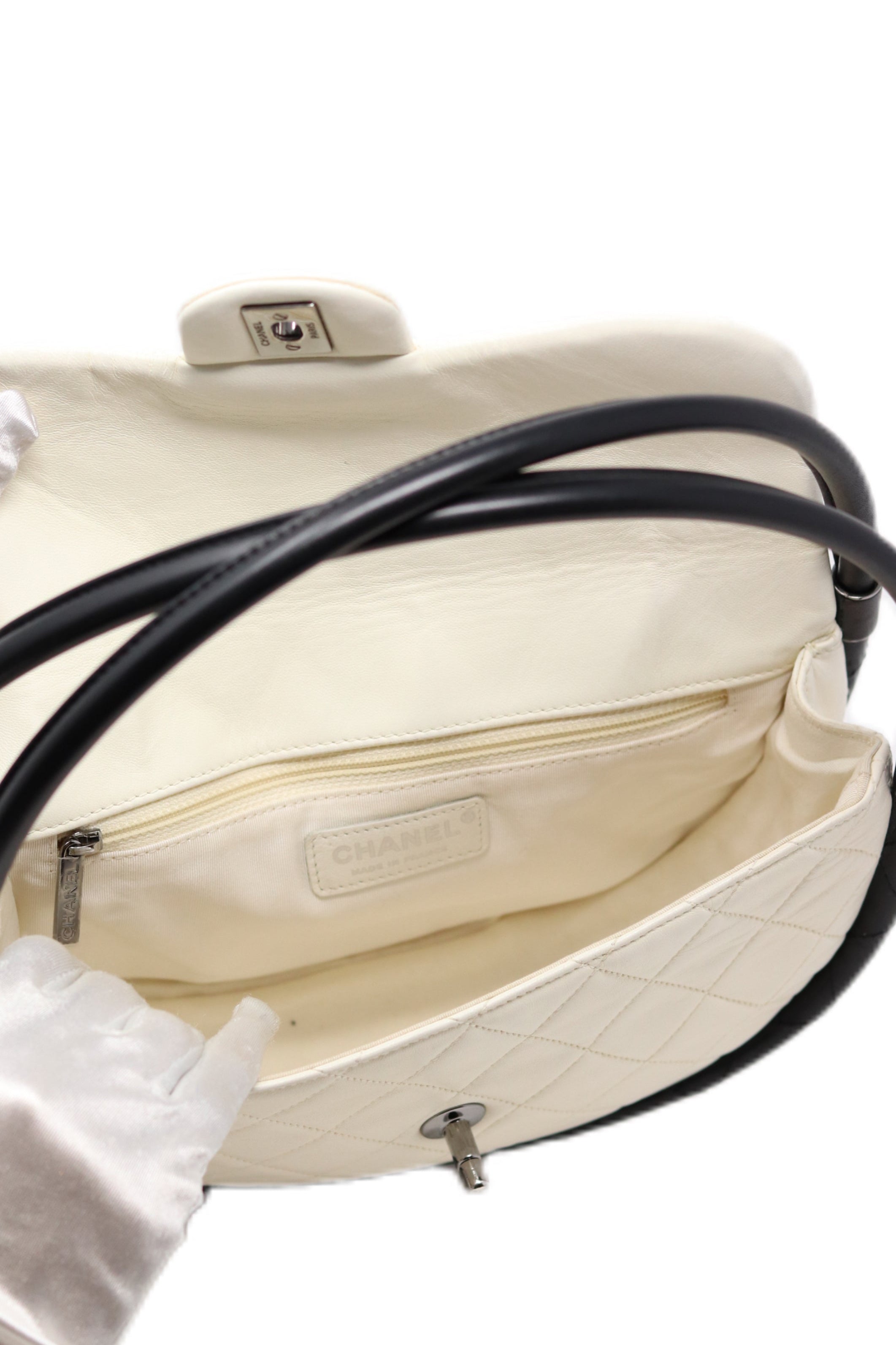Pre-Owned CHANEL 2013-2014 White Lambskin/Calfskin Hula Hoop Bag