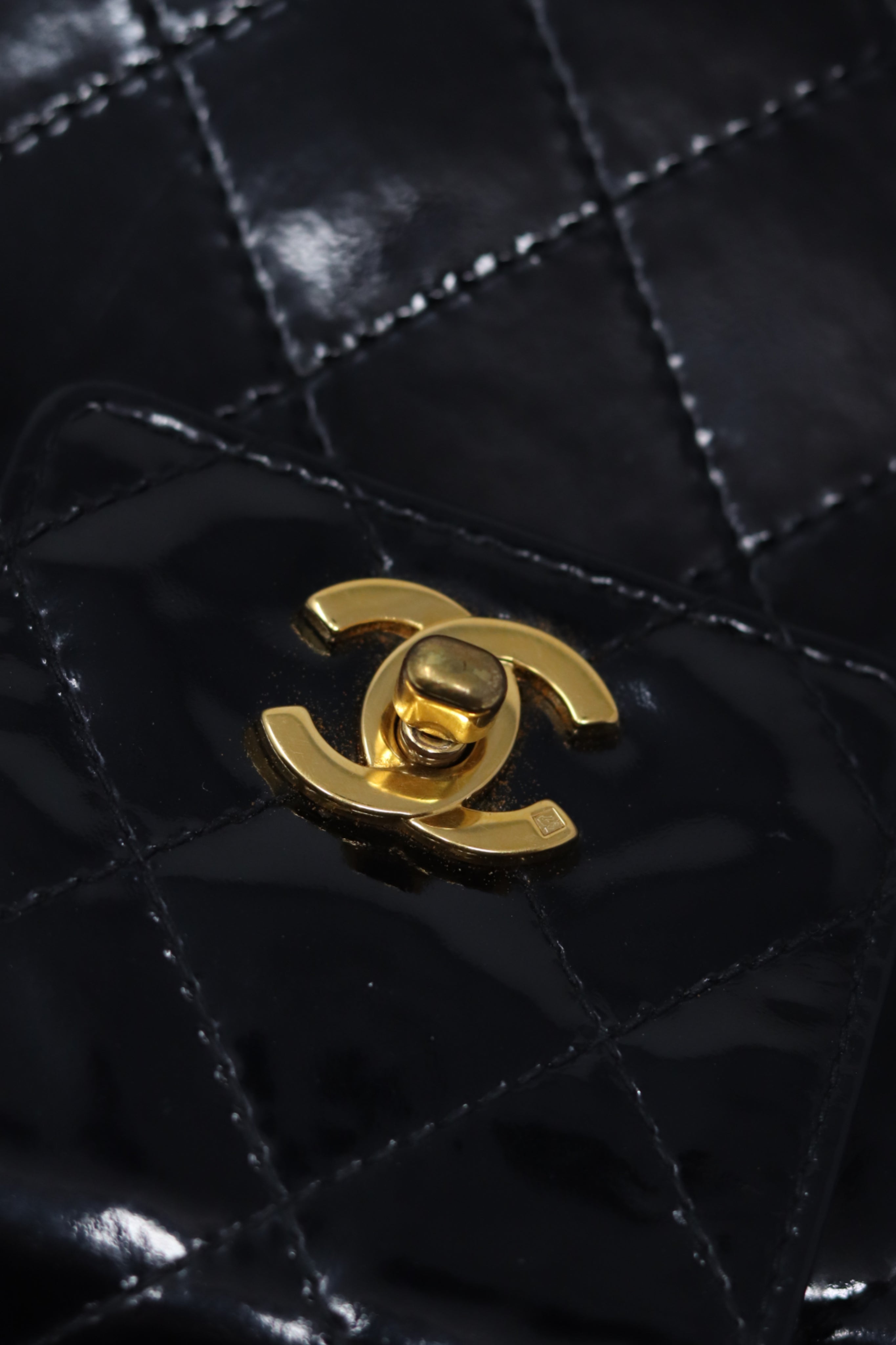 Pre-Owned Chanel 1996-1997 Patent Wild Stitch Tote Bag