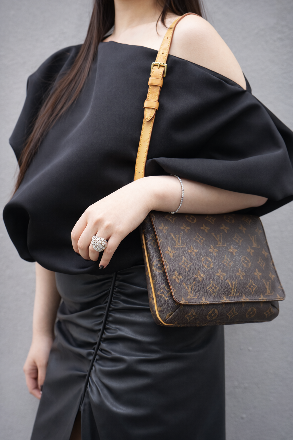 Louis Vuitton 2000 Monogram Musette Tango Shoulder Bag